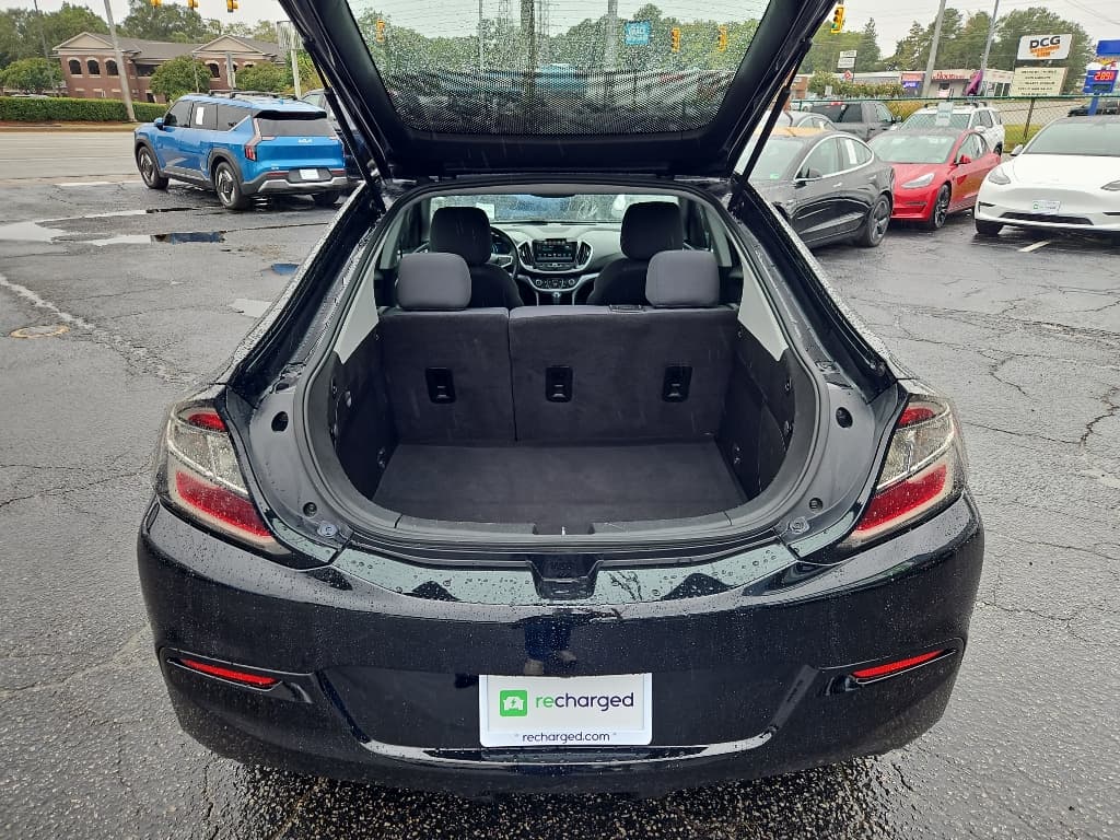 2017 Chevrolet Volt view 21