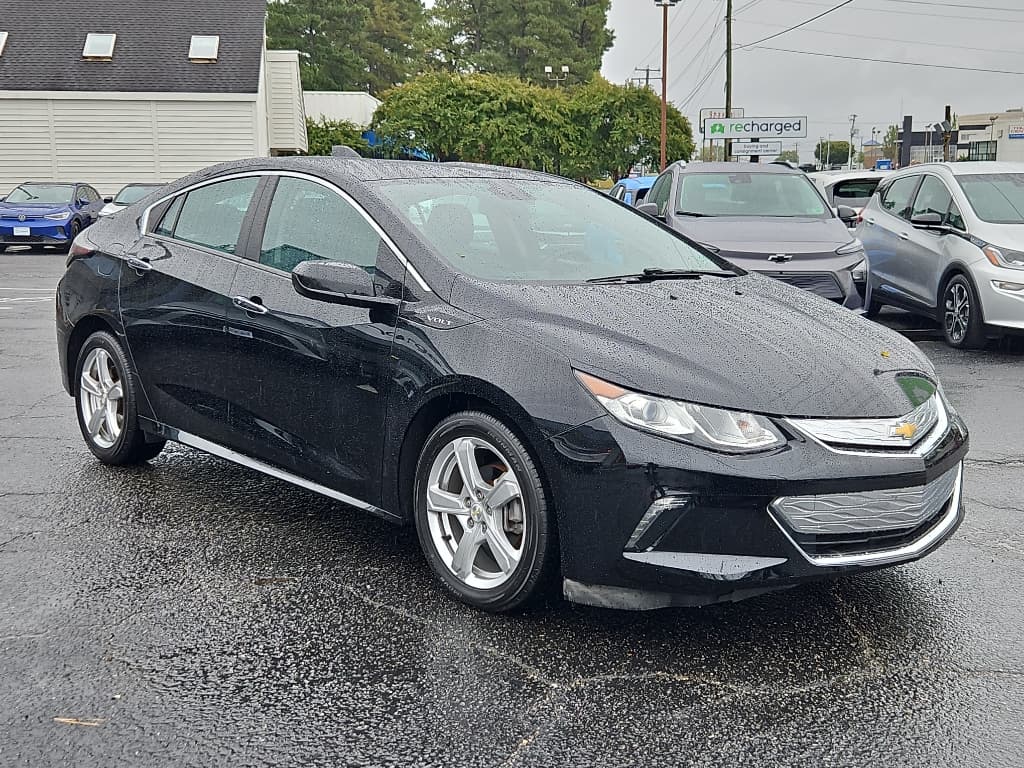 2017 Chevrolet Volt view 4