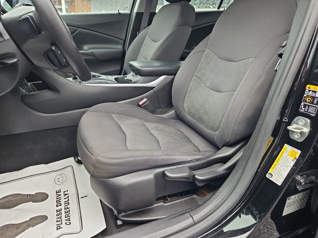 2017 Chevrolet Volt view 6