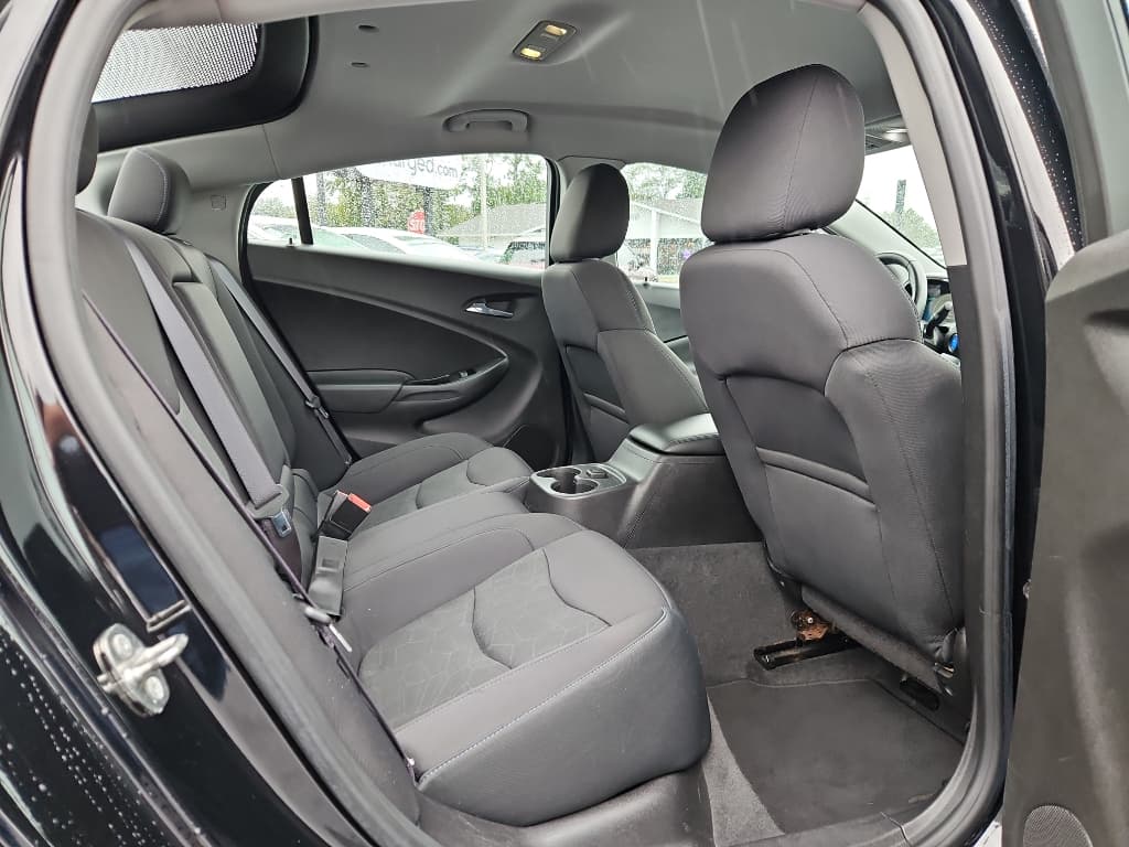 2017 Chevrolet Volt view 19