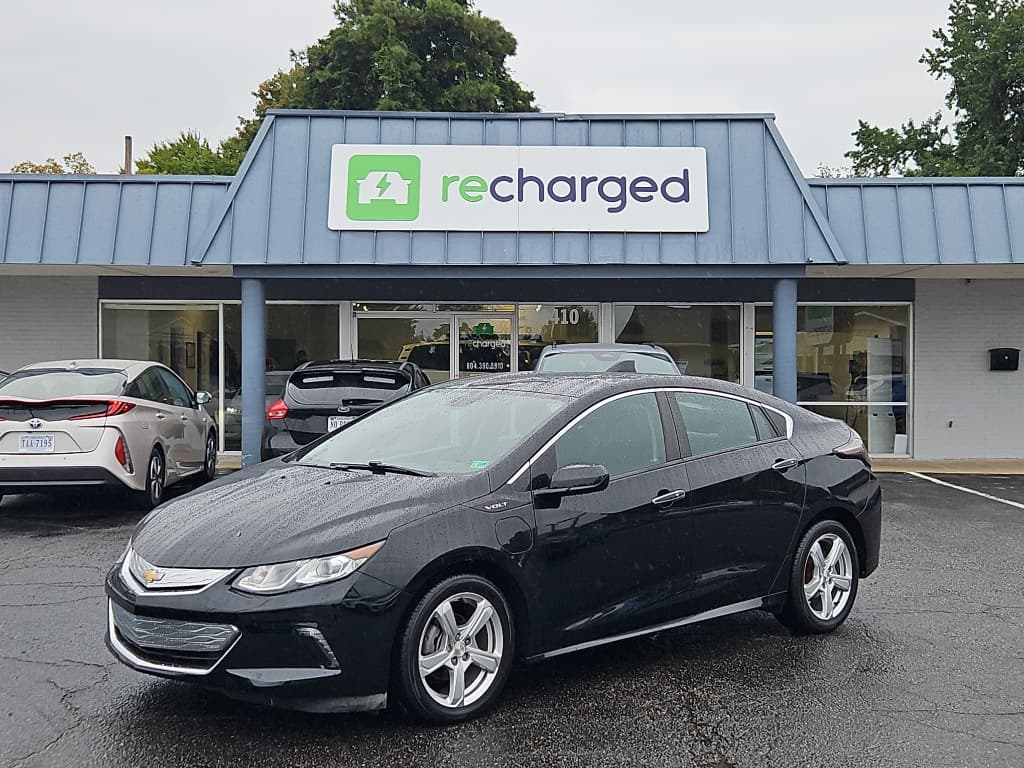 2017 Chevrolet Volt view 1