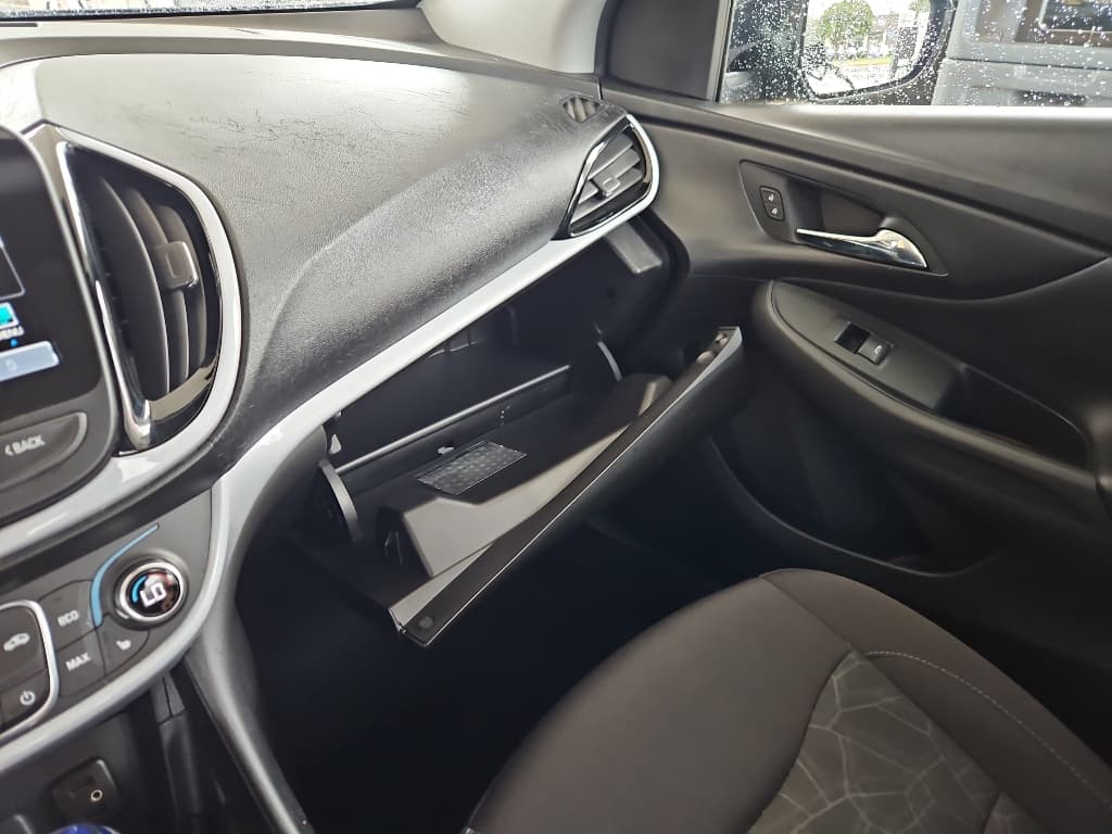 2017 Chevrolet Volt view 17