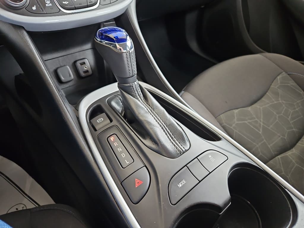 2017 Chevrolet Volt view 16