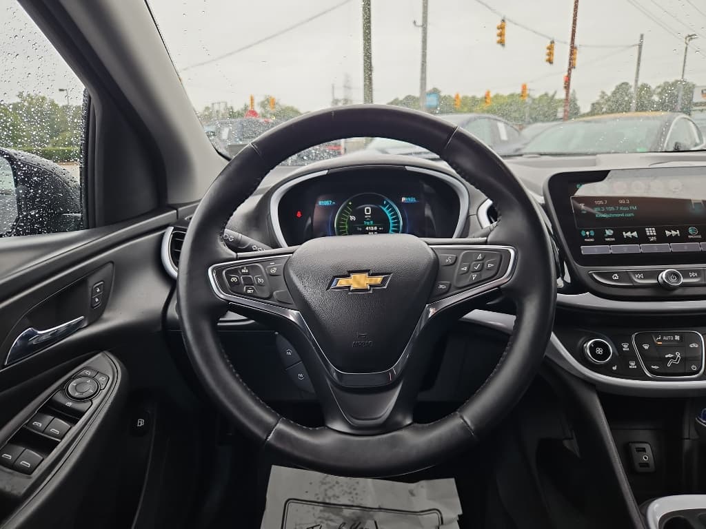 2017 Chevrolet Volt view 7