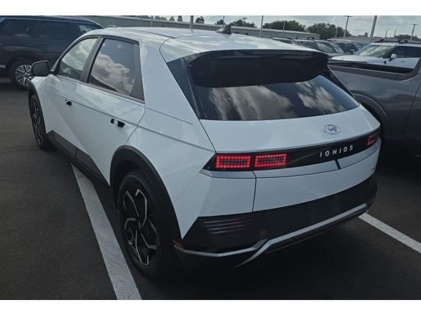 2023 Hyundai IONIQ 5 view 4
