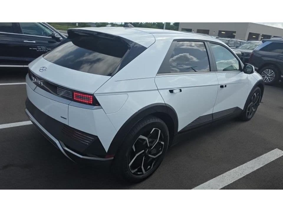 2023 Hyundai IONIQ 5 view 3
