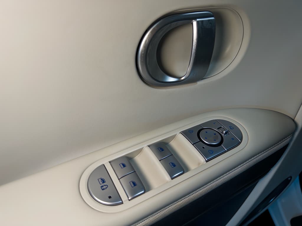 2023 Hyundai IONIQ 5 view 7