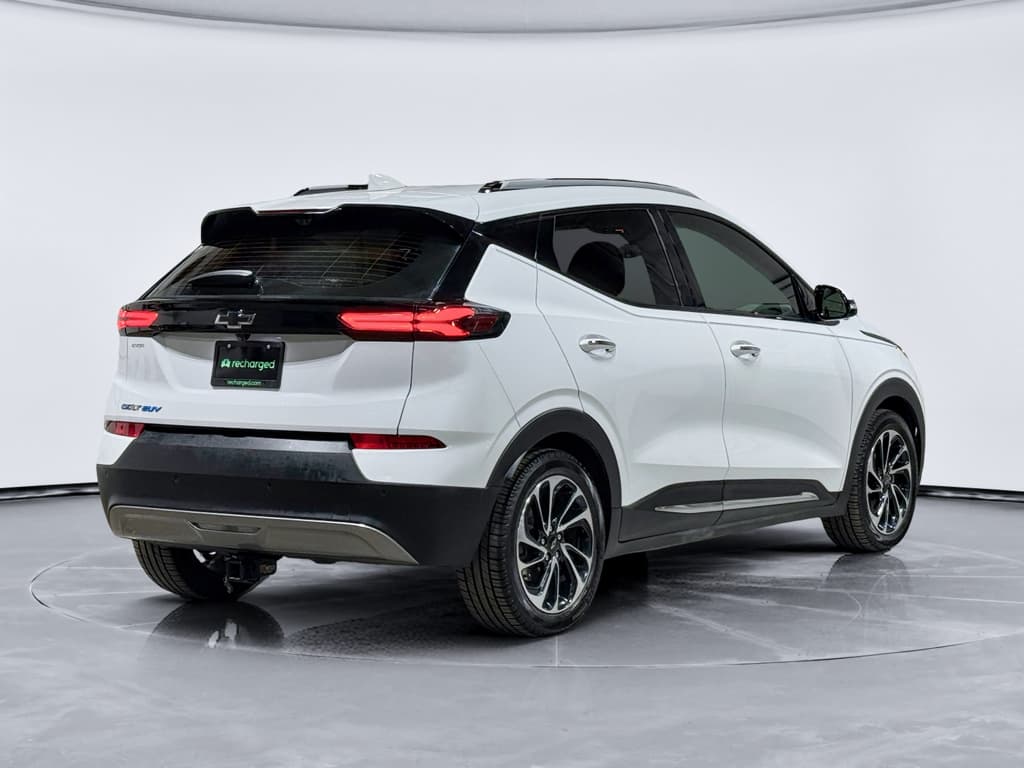 2023 Chevrolet Bolt EUV view 3