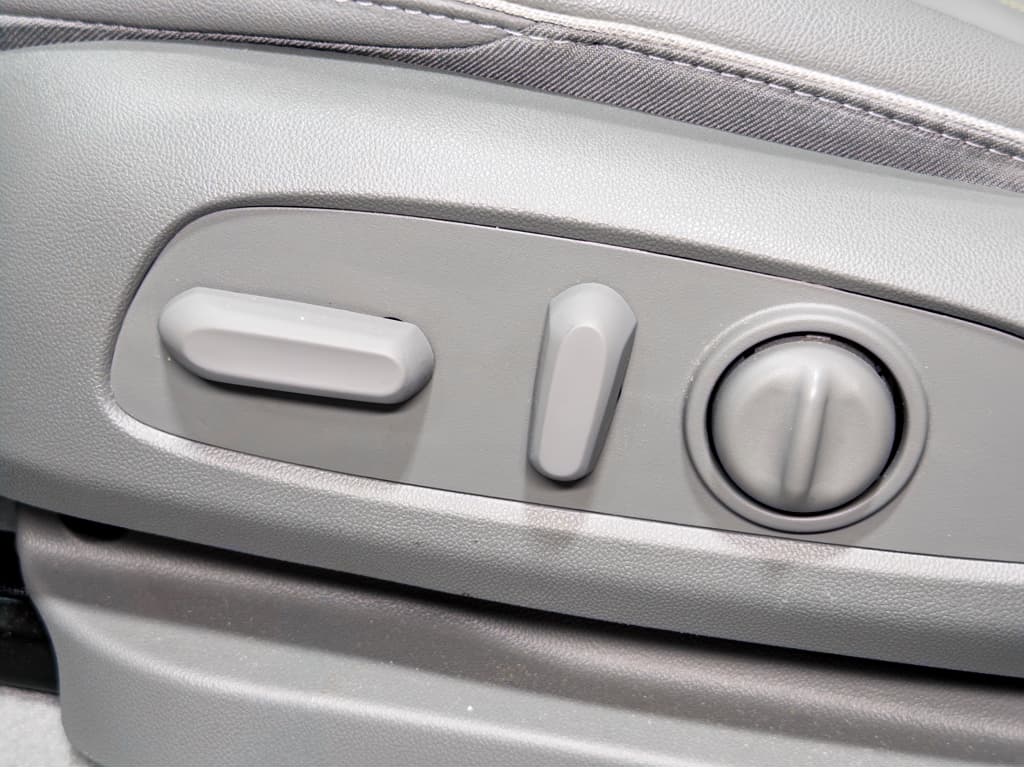 2023 Chevrolet Bolt EUV view 7