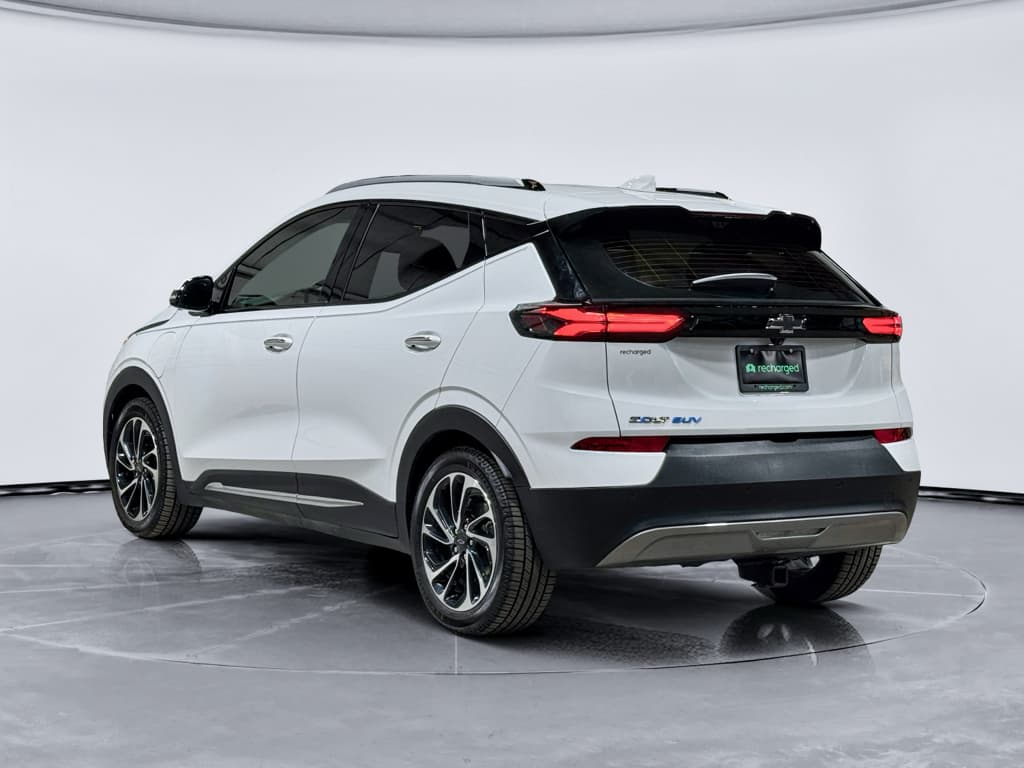 2023 Chevrolet Bolt EUV view 2