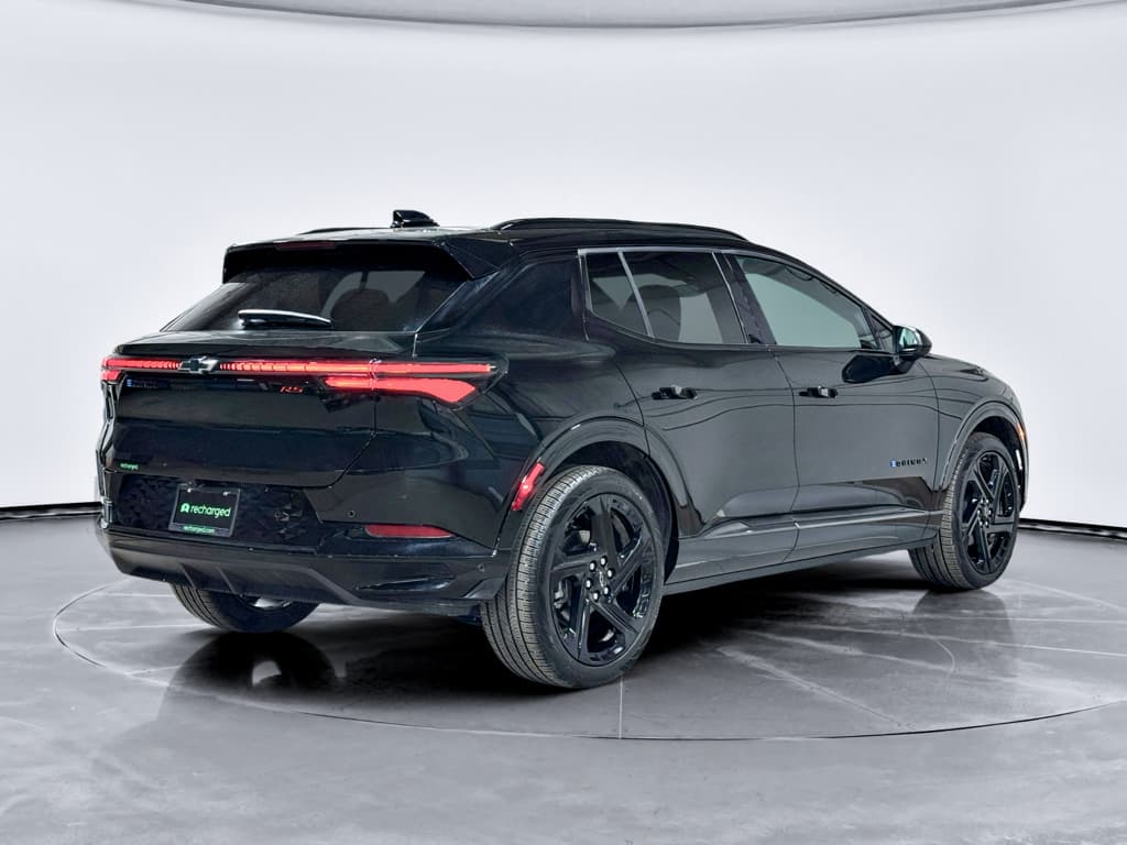 2024 Chevrolet Equinox EV view 3