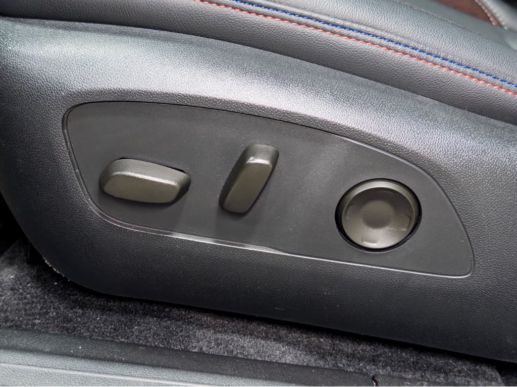 2024 Chevrolet Equinox EV view 6