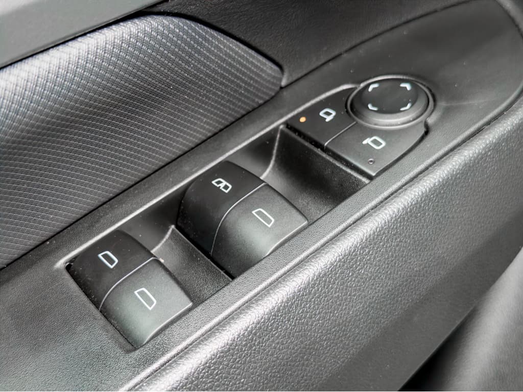 2024 Chevrolet Equinox EV view 7