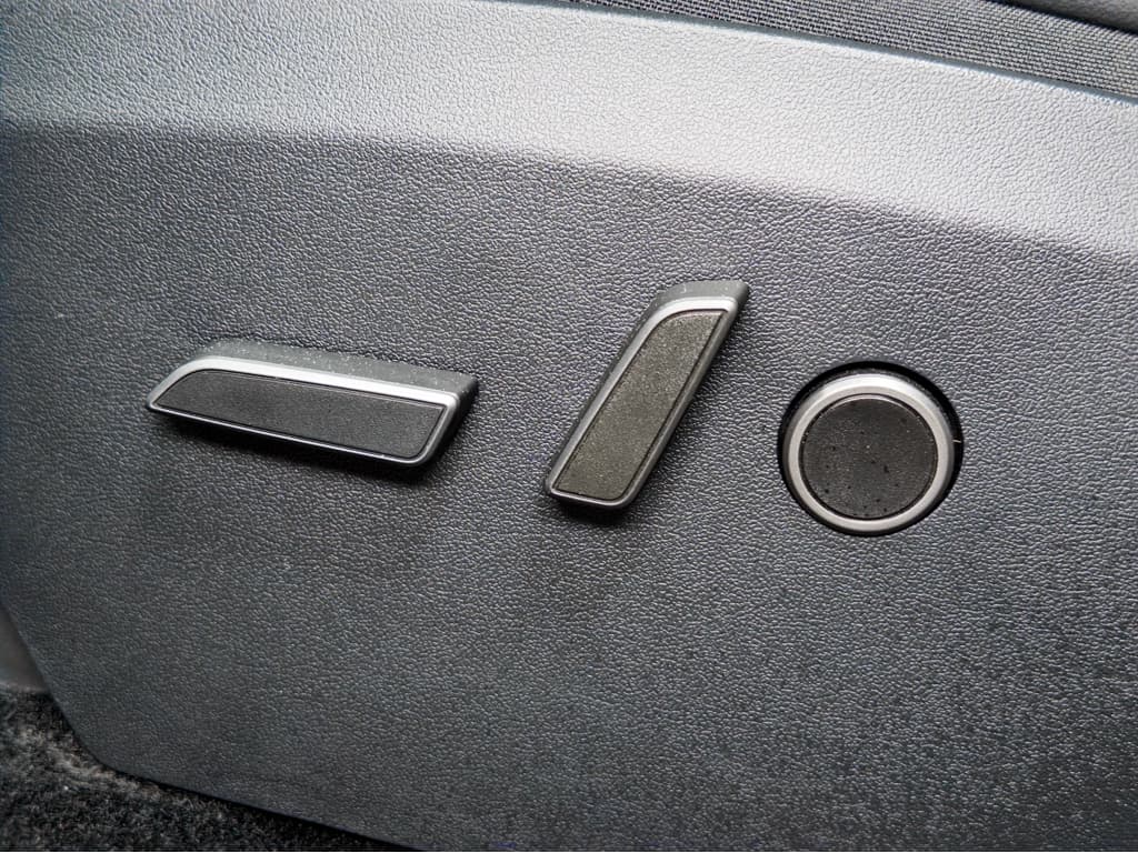 2024 Tesla Model Y view 6
