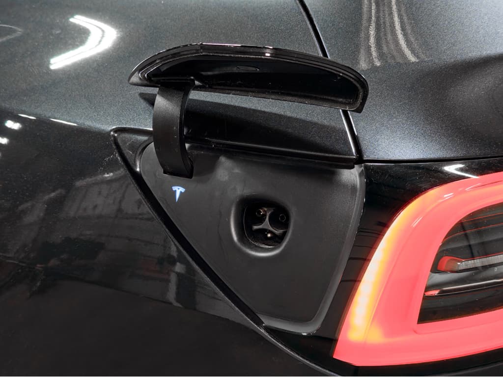 2024 Tesla Model Y view 5