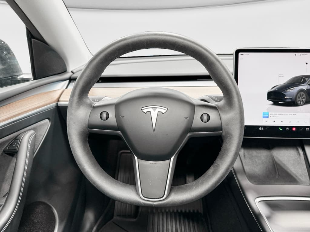 2024 Tesla Model Y view 7