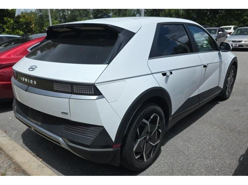 2023 Hyundai IONIQ 5 view 3