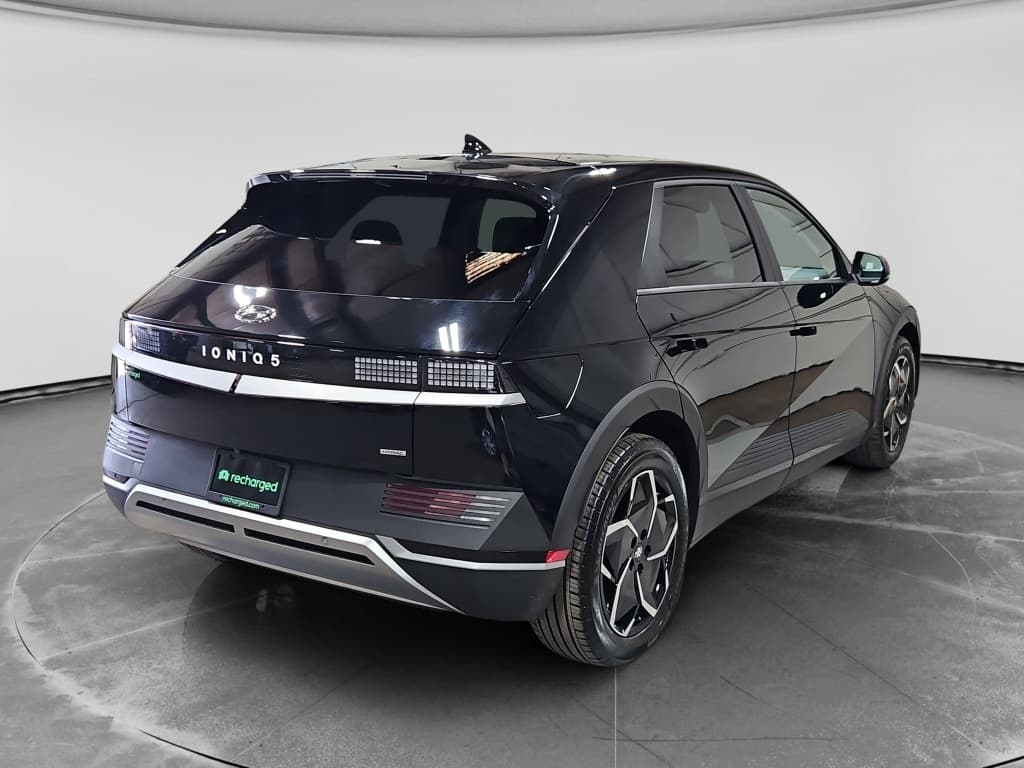 2023 Hyundai IONIQ 5 view 3