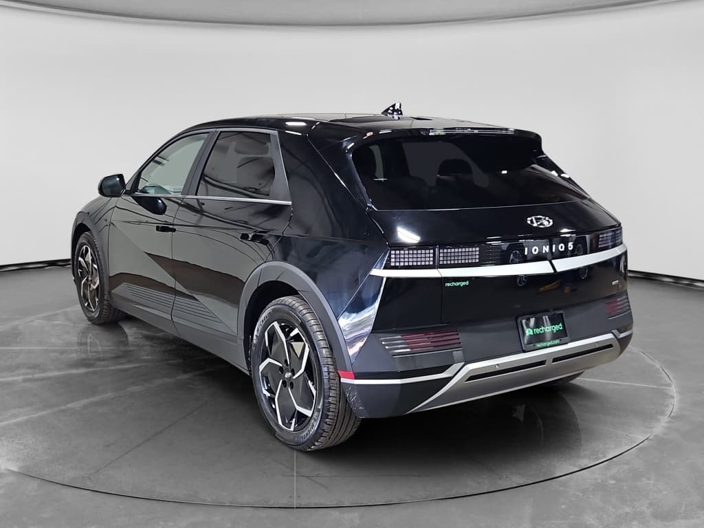 2023 Hyundai IONIQ 5 view 2