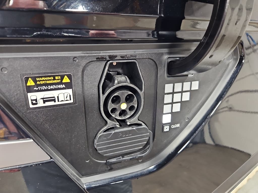 2023 Hyundai IONIQ 5 view 5