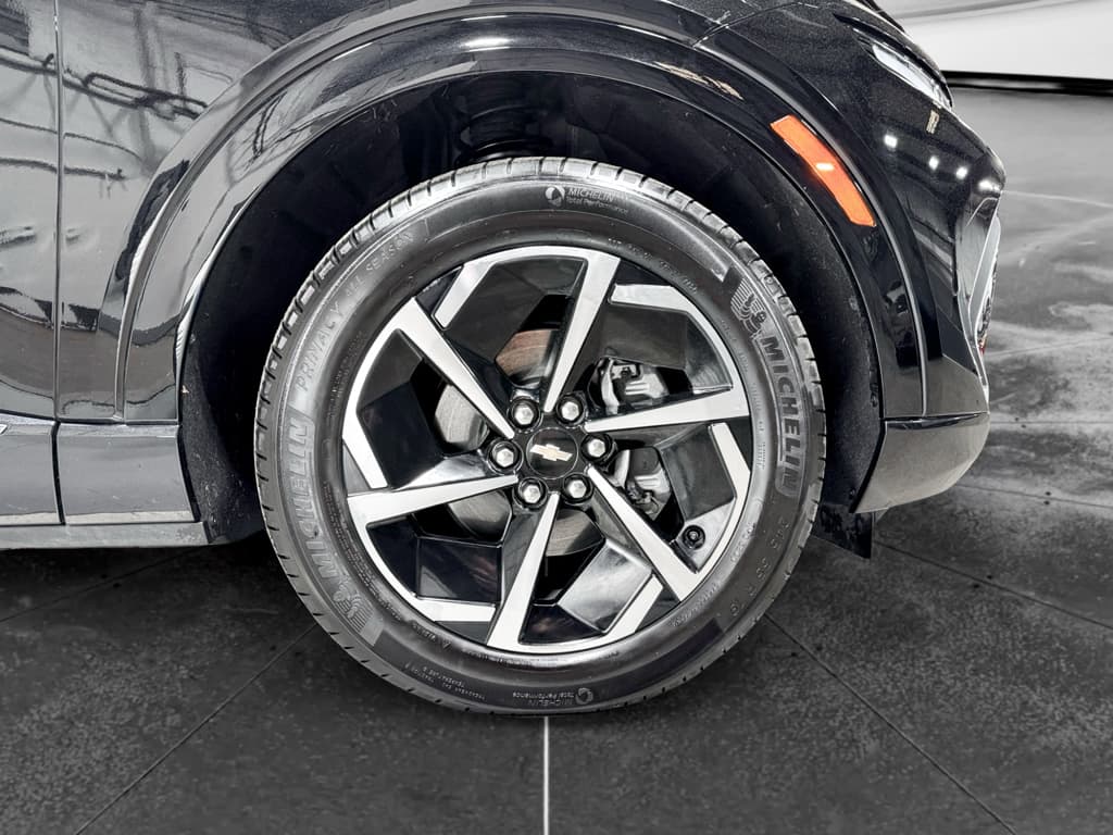 2025 Chevrolet Equinox EV view 32