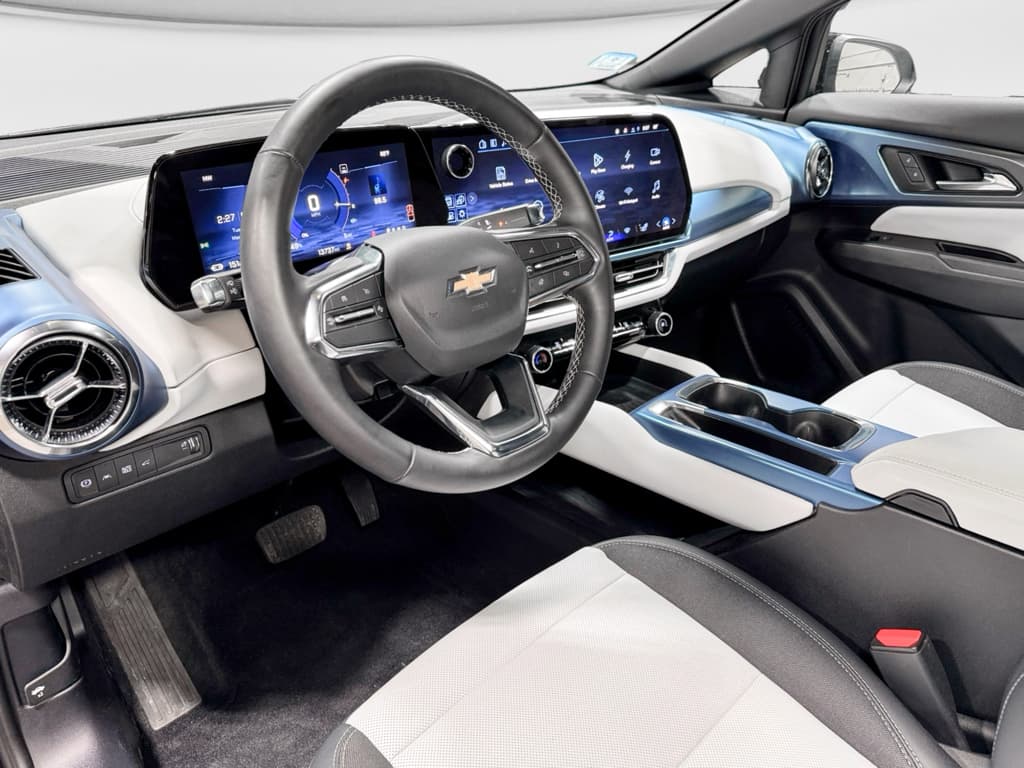 2025 Chevrolet Equinox EV view 17