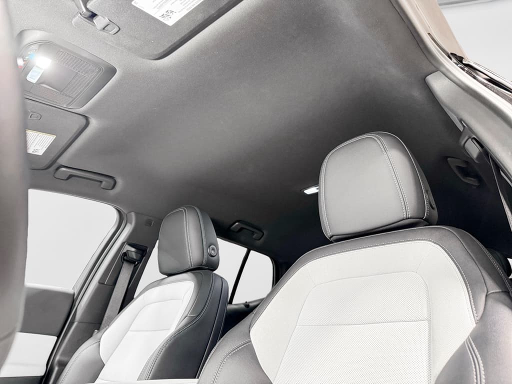 2025 Chevrolet Equinox EV view 23