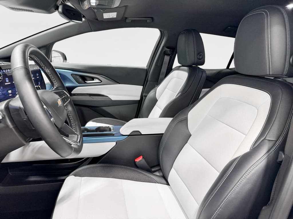2025 Chevrolet Equinox EV view 16