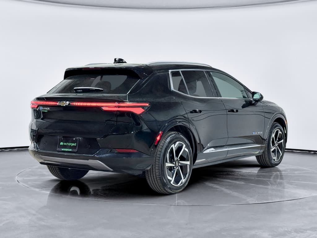 2025 Chevrolet Equinox EV view 3