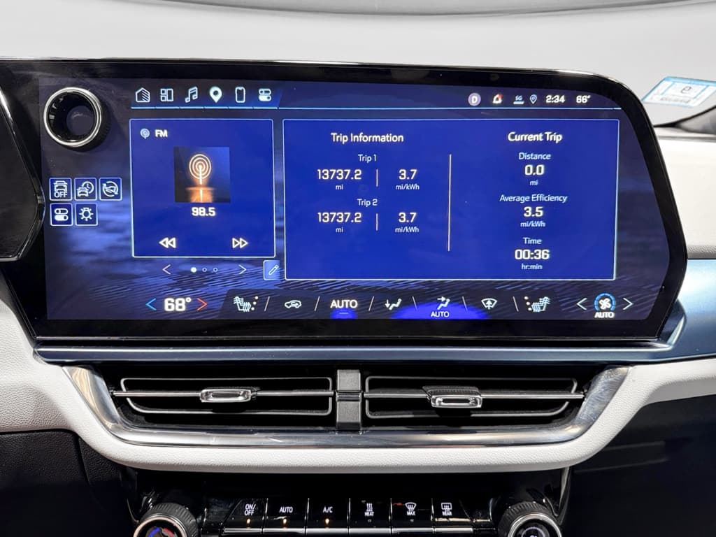 2025 Chevrolet Equinox EV view 9