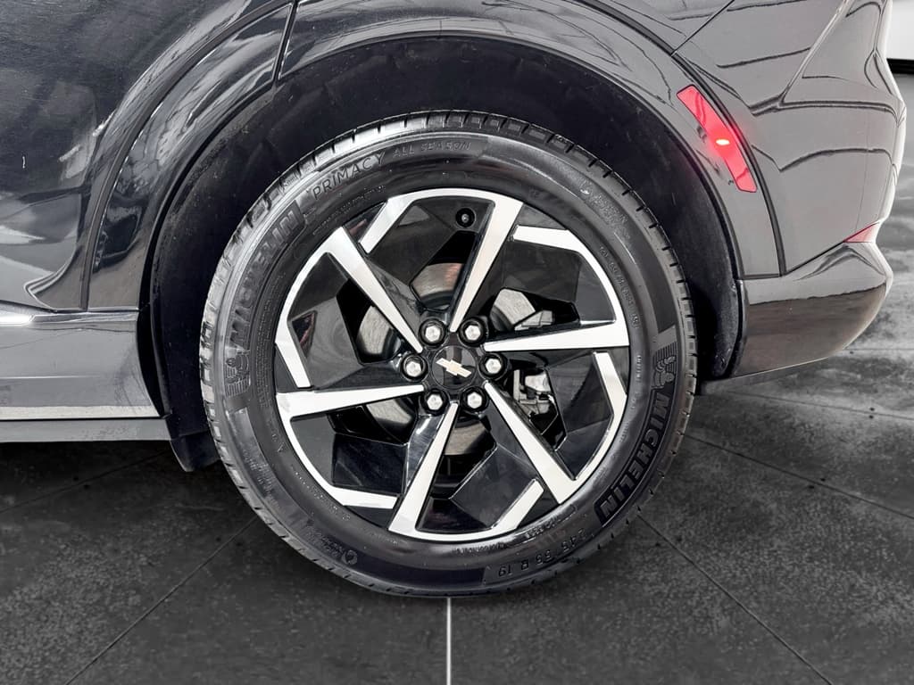 2025 Chevrolet Equinox EV view 30