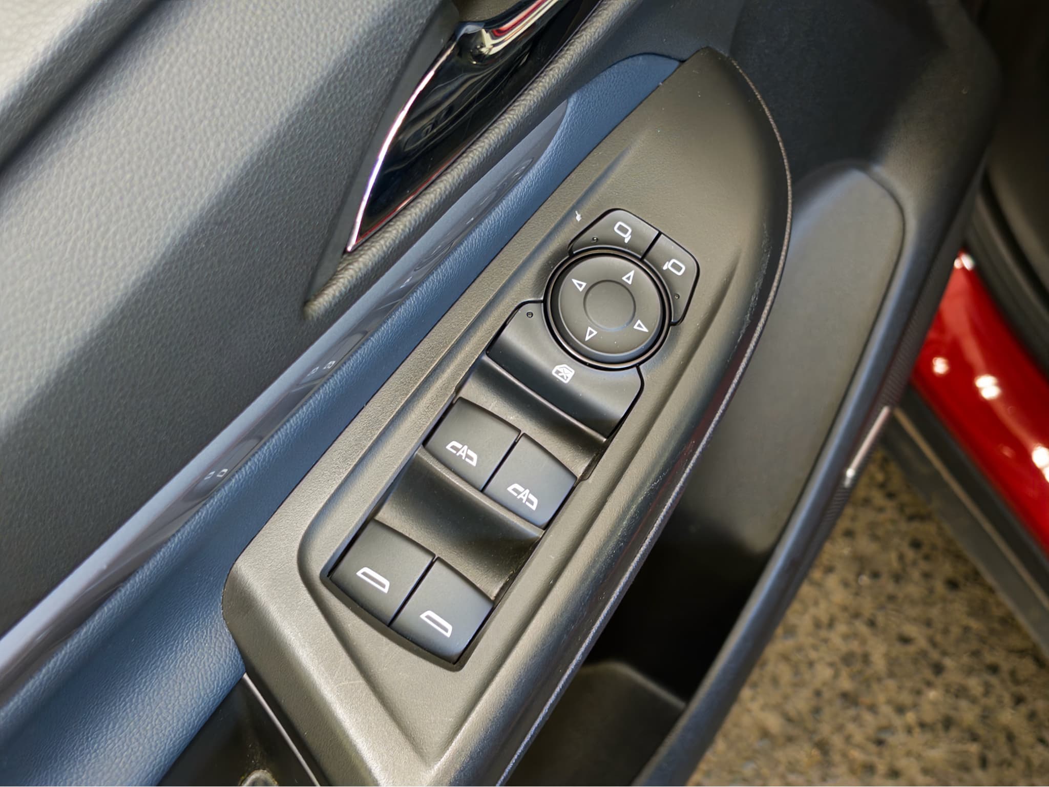 2023 Chevrolet Bolt EUV view 11