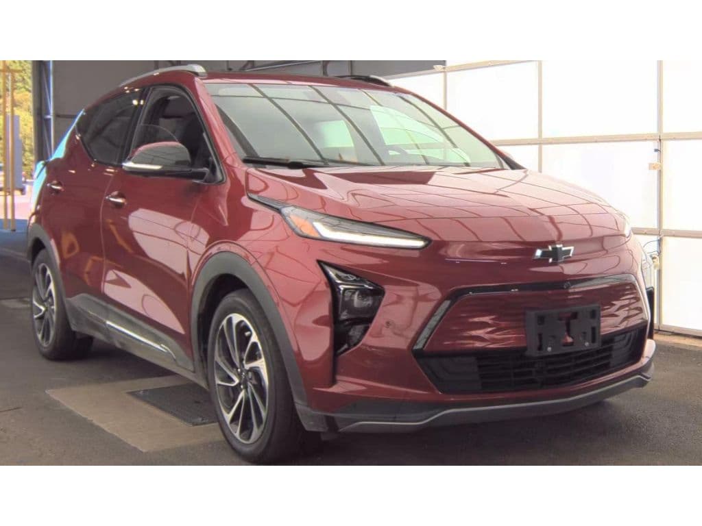 2023 Chevrolet Bolt EUV view 2