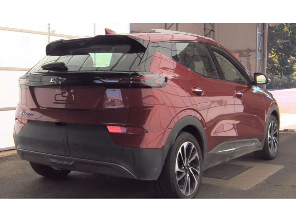 2023 Chevrolet Bolt EUV view 3