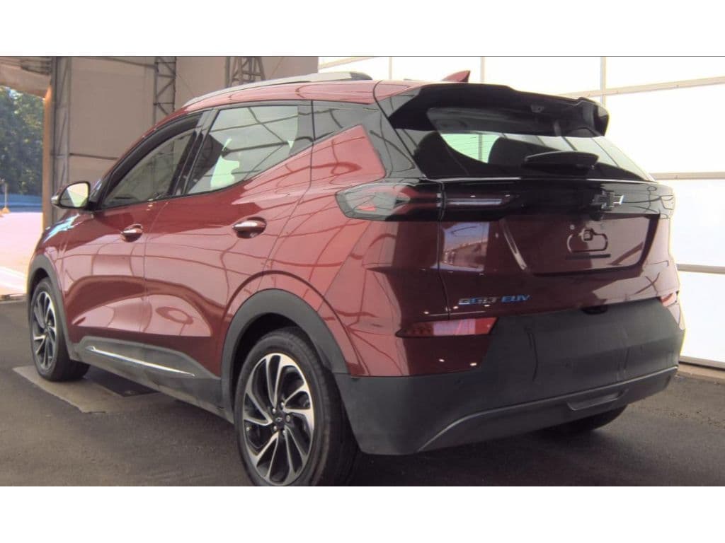 2023 Chevrolet Bolt EUV view 4