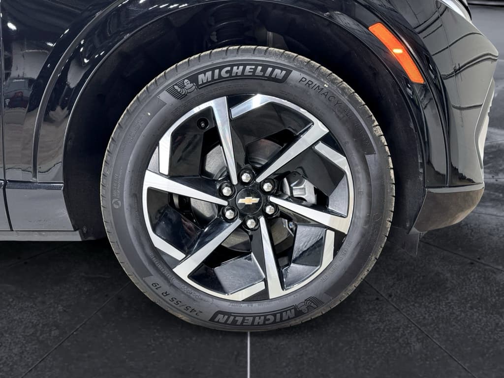 2025 Chevrolet Equinox EV view 34