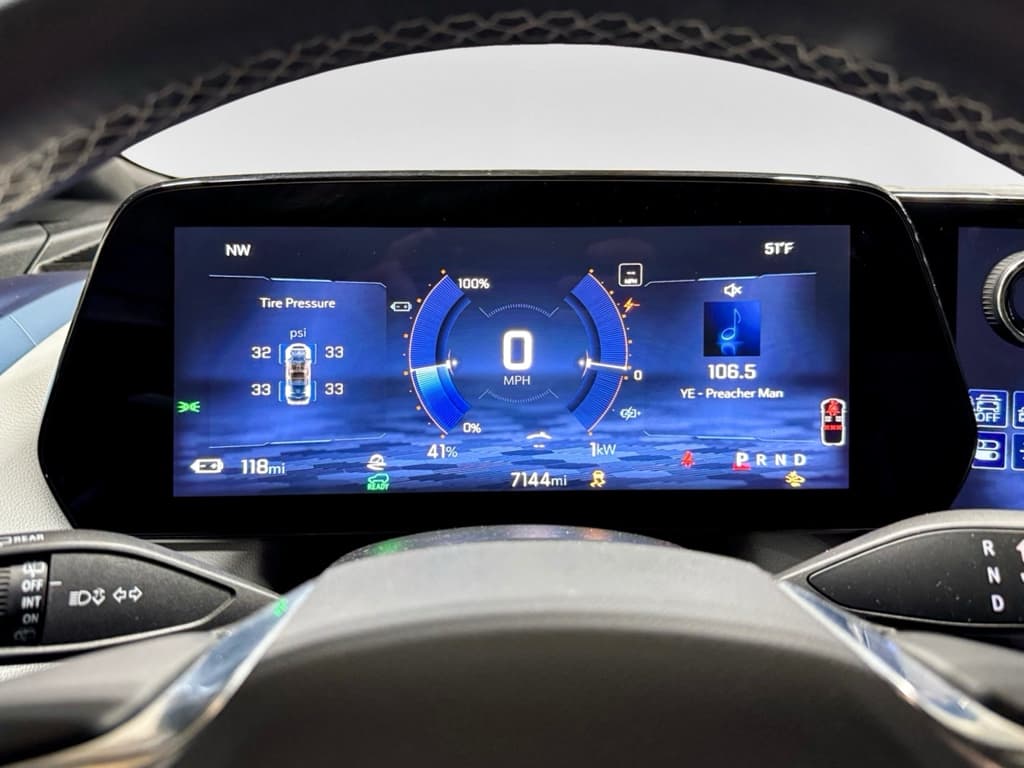 2025 Chevrolet Equinox EV view 9