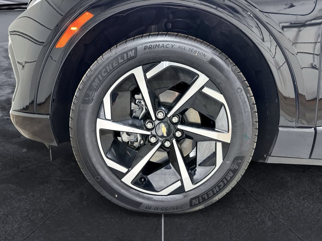 2025 Chevrolet Equinox EV view 30