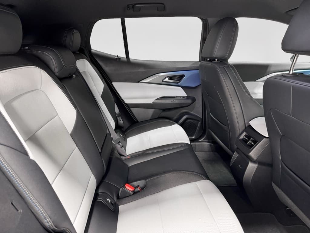 2025 Chevrolet Equinox EV view 23