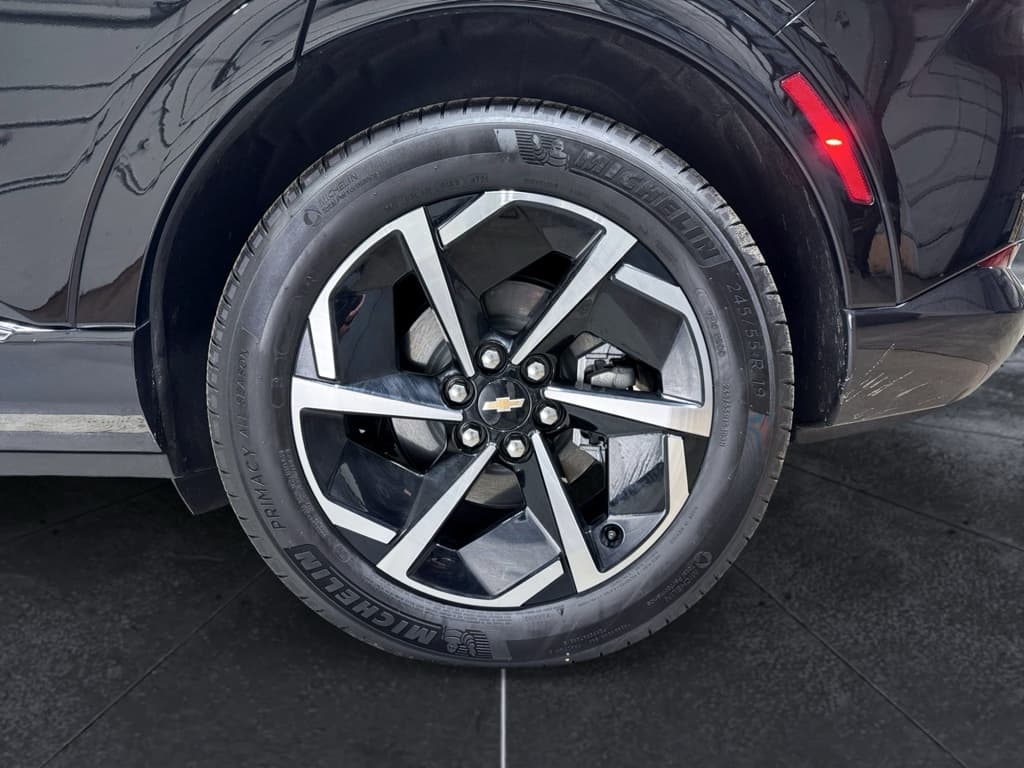 2025 Chevrolet Equinox EV view 32