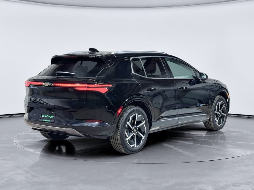2025 Chevrolet Equinox EV view 3