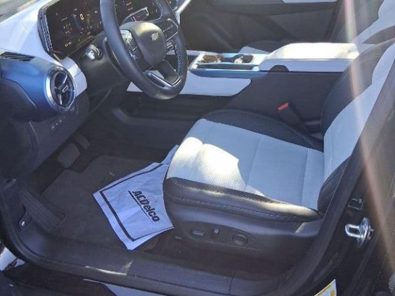 2025 Chevrolet Equinox EV view 5