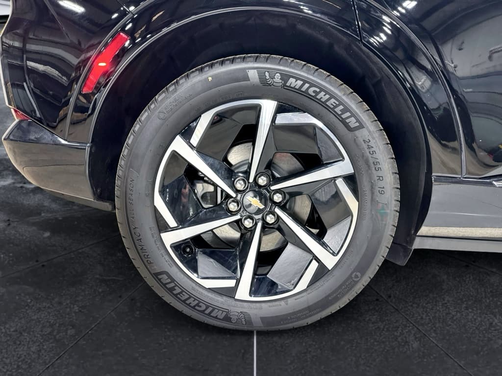 2025 Chevrolet Equinox EV view 36