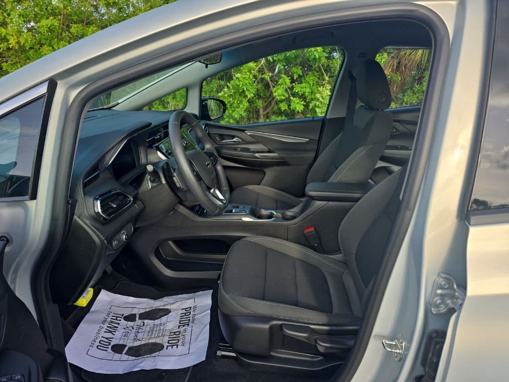 2023 Chevrolet Bolt EV view 7