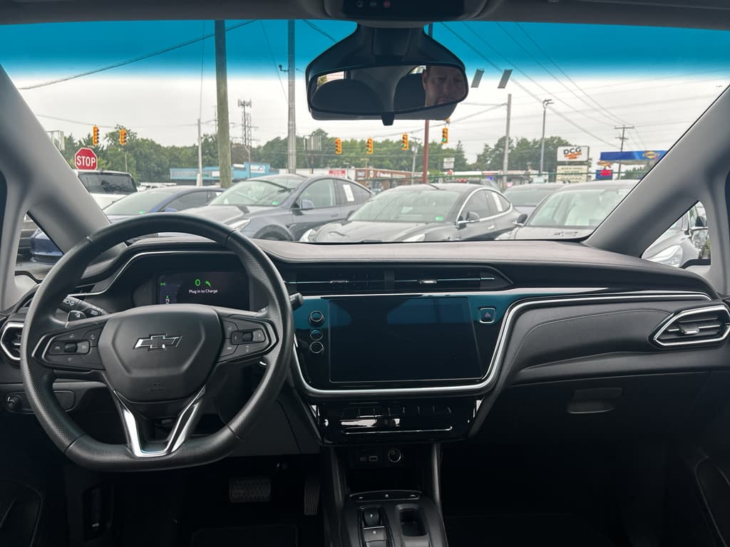 2023 Chevrolet Bolt EV view 13