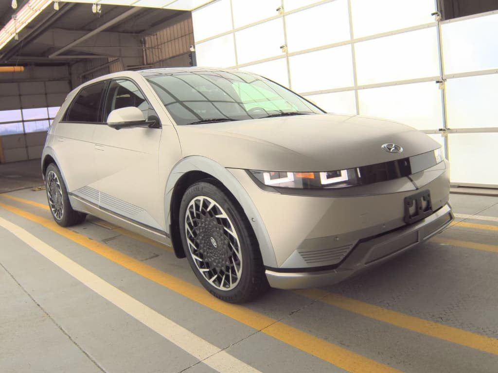 2023 Hyundai IONIQ 5 view 2
