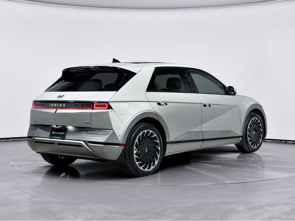 2023 Hyundai IONIQ 5 view 3