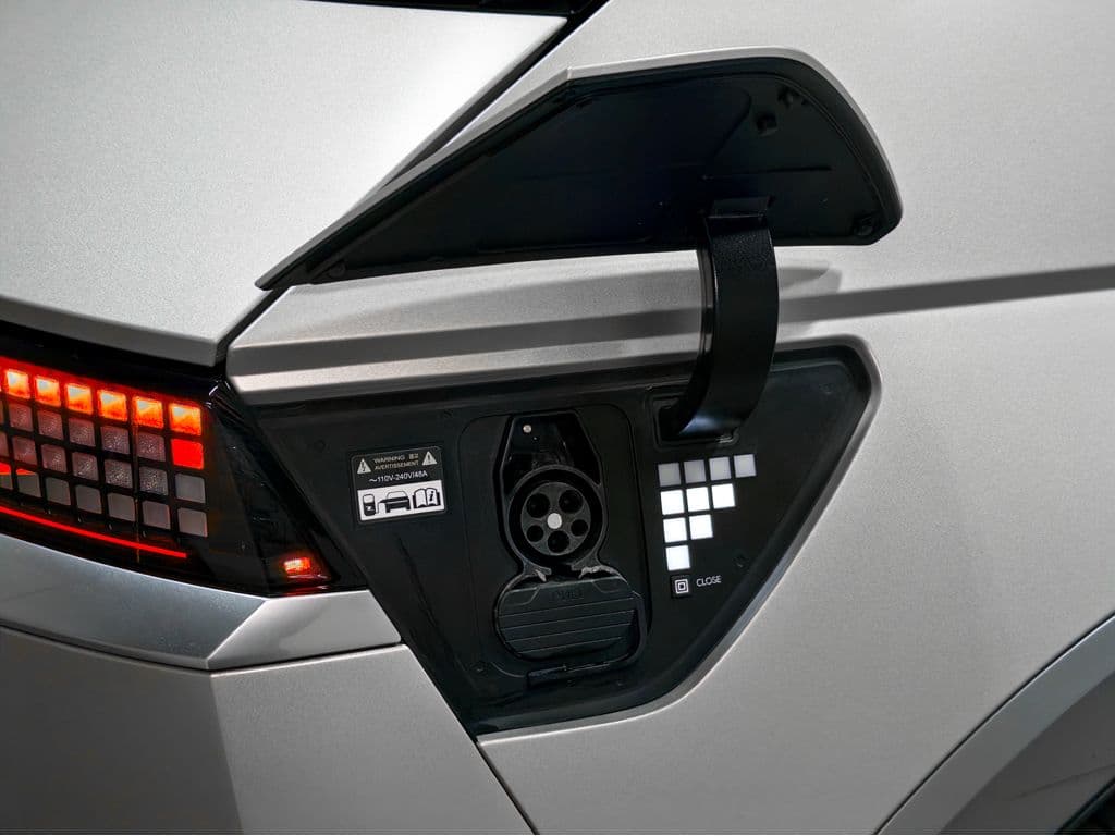 2023 Hyundai IONIQ 5 view 5