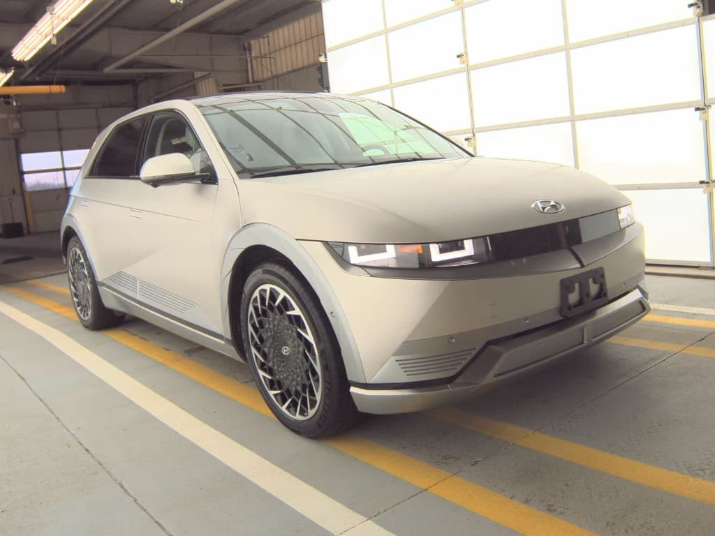 2023 Hyundai IONIQ 5 view 2