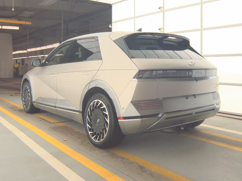 2023 Hyundai IONIQ 5 view 4